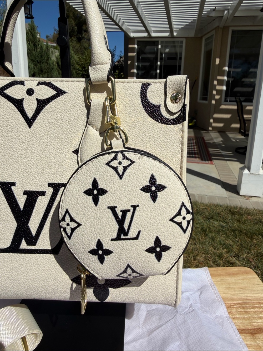✨COMING SOON✨ NEW LV Print White Black Monogram OnTheGo Satchel Bag & Coin Purse - Picture 5 of 15
